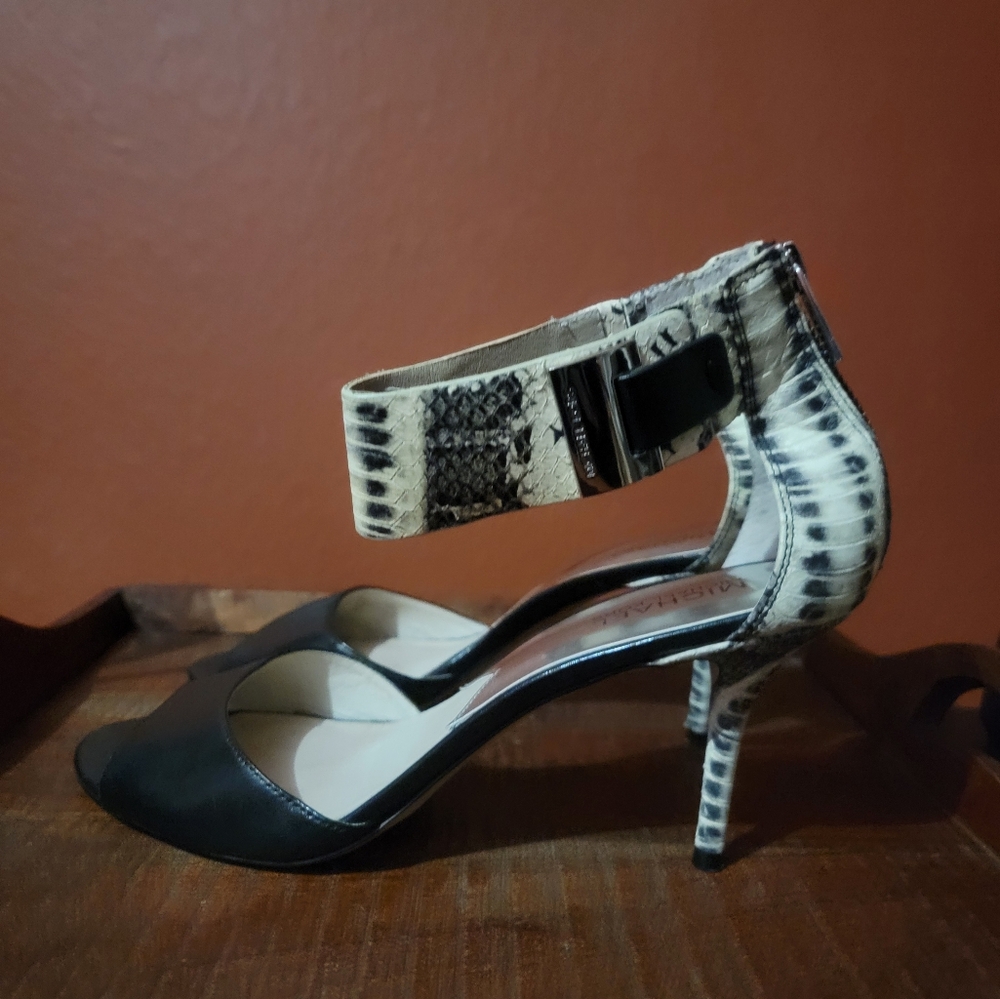 MK Sandal